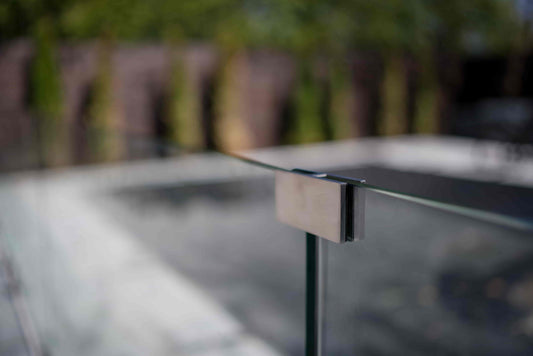 Rampe en Verre Sans Cadre Pour une Maison Moderne