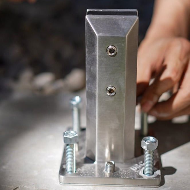 Rampe en verre fixée avec spigots en inox, design moderne et sécurisé