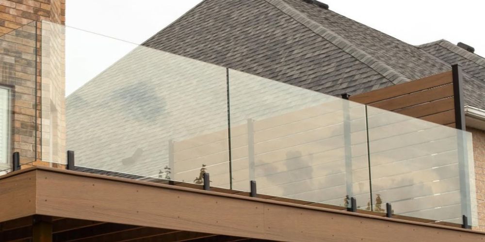 Sécurité Des Rampes En Verre : Mythes Vs Réalité Au Canada