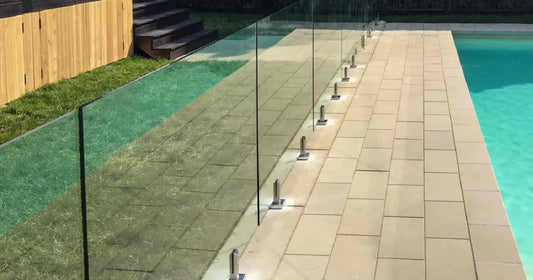 Clôture piscine en verre