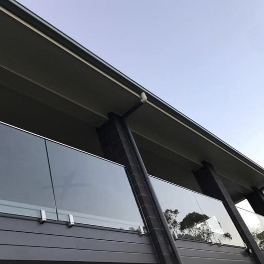 Routines De Nettoyage Quotidien, Hebdomadaire Et Annuel Pour Des Rampes En Verre Impeccables