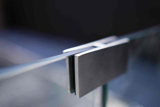 Attache 180° verre à verre pour alignement de panneaux en verre trempé"